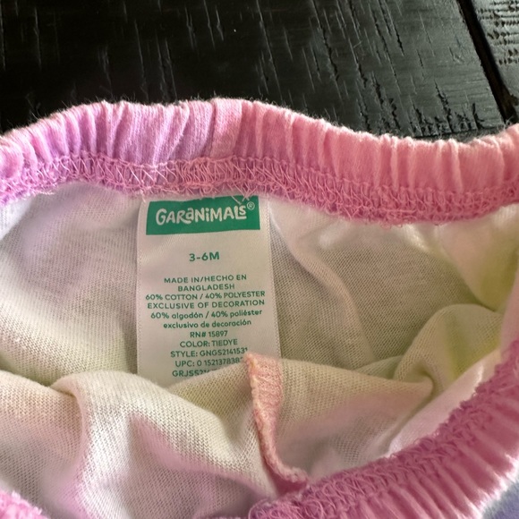 Used/good used condition- bundle of 8 items - bodysuits/shorts - size 3-6 months - Picture 2 of 16